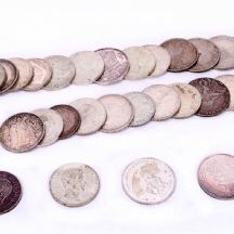 אוסף גדול של 28 מטבעות ומדליות כסף מכל העולם