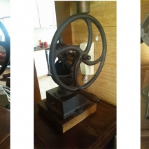 מטחנת קפה עתיקה וגדולה מאד מברזל יצוק