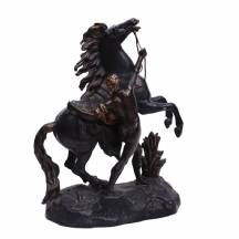 פסל ברונזה על פי אחד מ'סוסי מרלי' (Marley Horses)