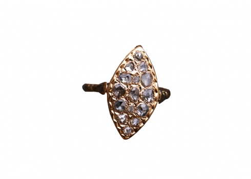 טבעת עתיקה משובצת יהלומים בליטוש עתיק (דיאמנטים)