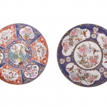 לוט של של שתי צלחות פורצלן יפניות דקורטיביות