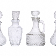 לוט של ארבע בקבוקי זכוכית קטנים