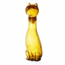 בקבוק זכוכית ישן מעוצב בדמות חתול זקוף