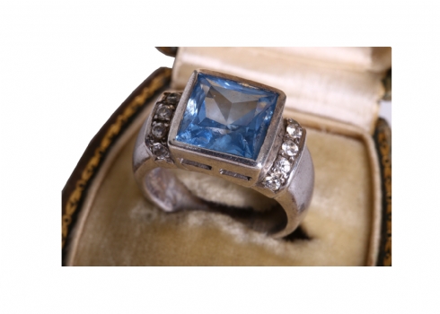טבעת כסף משובצת אבן טופז כחול