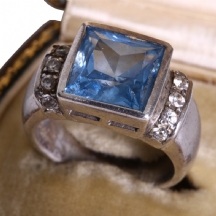 טבעת כסף משובצת אבן טופז כחול