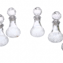 לוט של ששה בקבוקי זכוכית קטנים