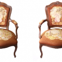 זוג כיסאות עתיקים בני כמאה שנה (אריג גובלן חום)