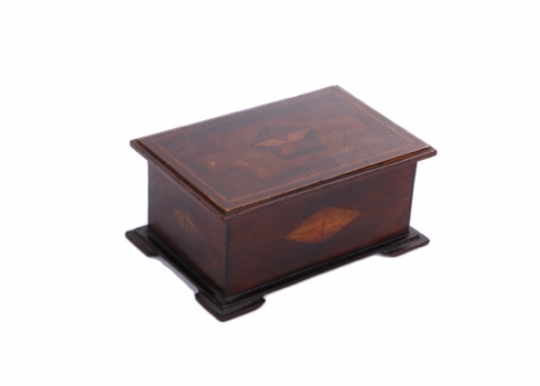 תיבה אנגלית עתיקה עבודת 'פרקטרי' (Parquetry)