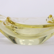 כלי צ'כי ישן, עשוי זכוכית צהובה בעבודת ניפוח ידנית