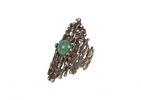 טבעת כסף משובצת במרכזה אבן ג'ייד ירוקה (ג'ייד תרד)