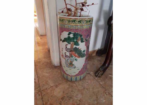 מעמד סיני למטריות לכניסה לבית, עשוי חרסינה מעוטרת בצביעת יד