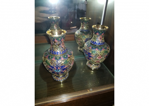 זוג אגרטלי קלואזונה סינים קטנים מעוטרים באמייל פוליכרום