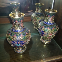 זוג אגרטלי קלואזונה סינים קטנים מעוטרים באמייל פוליכרום