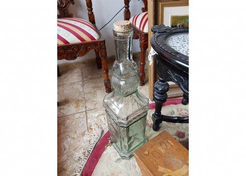 קישוט גדול מיימדים בצורת בקבוק זכוכית עם פקק שעם וברז עשוי פליז