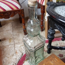 קישוט גדול מיימדים בצורת בקבוק זכוכית עם פקק שעם וברז עשוי פליז