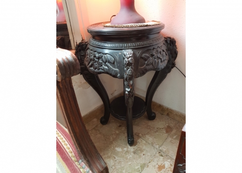 מעמד עץ סיני ישן ויפה עשוי עץ מגולף