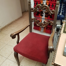 כיסא עתיק עשוי עץ אלון