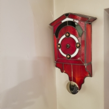 שעון קיר דקורטיבי עשוי עבודת ויטראז' בזכוכית