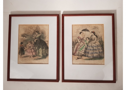 לוט של שני הדפסי אופנה צרפתים עתיקים (תצריבים) צבועים ביד