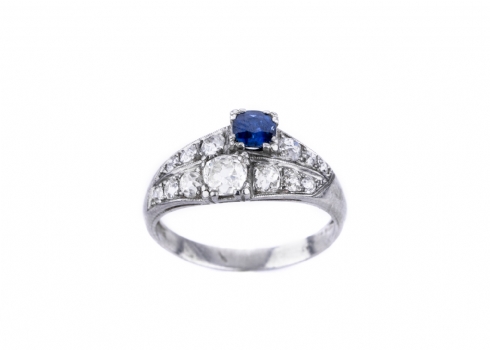 טבעת אדוארדיאנית עתיקה משובצת יהלומים וספיר כחול