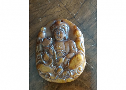 תליון סיני עשוי אבן טבעית מגולפת