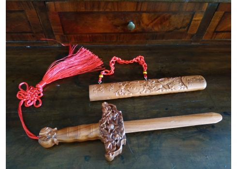 קישוט סיני בצורת פגיון