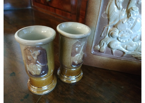 סט סיני הכולל בקבוק וארבע כוסיות תואמות