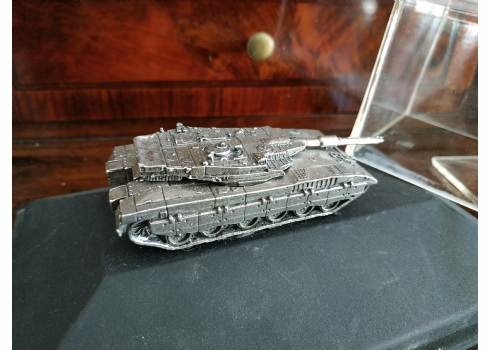 דגם שולחני של טנק