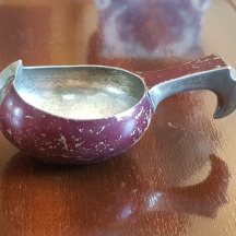 קובש (Kovsh) רוסי עתיק, עשוי כסף, מעוטר אמייל חתום ומתוארך: 1895