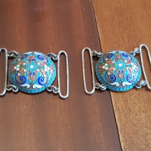 זוג אבזמים רוסים עתיקים (מחגורה) עשויים כסף (חתומים) ואמייל