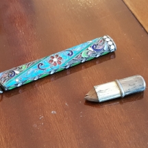 מחזיק כלי כתיבה רוסי עתיק לעיפרון (כולל מה שנותר מהעיפרון המקורי), עשוי כסף