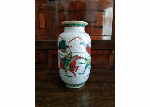 כד סיני ישן, עשוי קרמיקה עם זיגוג 'קרקלה' (Crackle glaze)