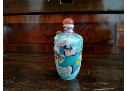 בקבוק הרחה (Snuff bottle) סיני דקורטיבי