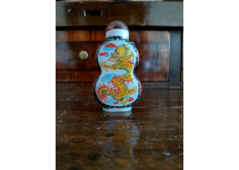 בקבוק הרחה (Snuff bottle) סיני דקורטיבי, עשוי זכוכית