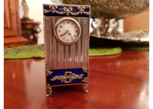 שעון שולחני עתיק עשוי כסף ואמייל כחול