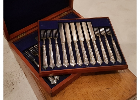 סט סכו"ם אנגלי עתיק ל-24 סועדים מתוצרת: 'Atkin Brothers (Silversmiths) Ltd'
