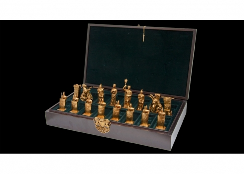 סט כלי שחמט עשוי כסף וכסף מצופה זהב