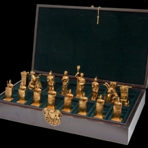 סט כלי שחמט עשוי כסף וכסף מצופה זהב