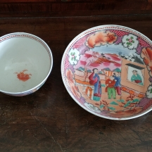 ספל פורצלן סיני עתיק 'משפחה ורודה' (Famille Rose) ותחתית תואמת