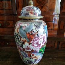 כד קלואזונה (Cloisonne) סיני ישן ואיכותי ומכסה תואם, עשוי מתכת מעוטר באמייל