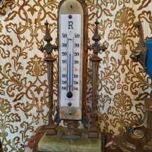 טרמומטר צרפתי עתיק מהמאה ה-19 עשוי ברונזה, זכוכית ובסיס אוניקס ירוק