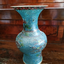 אגרטל סיני עשוי אמייל בעבודת 'Plique Ajur Enamel'