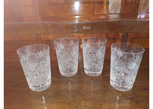 ארבע כוסות קריסטל צ'כי איכותיות למים