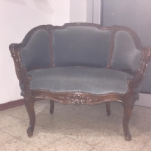 כורסא (חצי ספה) רחבה, עתיקה ויפה מאד