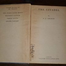 ספר ישן משומש - 'The Citadel' - מאת ארצ'יבלד ג'וזף קרונין, נדפס בלונדון בשנת 194