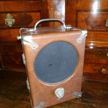 מגבר נישא לגיטרה (Portable Guitar Amplifier) מתוצרת: 'Pignose'