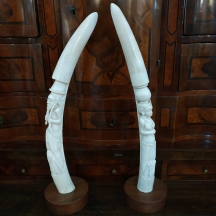 זוג חטי שנהב (שן פיל) אפריקאים מגולפים