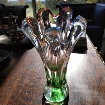 לחובבי וינטג' - אגרטל זכוכית מעוצב, כפי הנראה צ'כי משנות ה-60