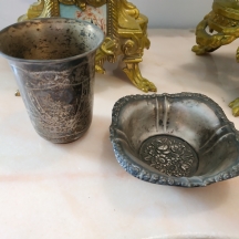 לוט של שני כלי כסף שונים קטנים (כוס קידוש וקערית)