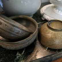 לוט של שלוש קעריות איסלאמיות עתיקות שונות